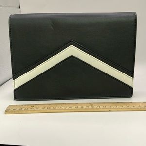 SUMMER AND ROSE Crossbody Purse -Black and White